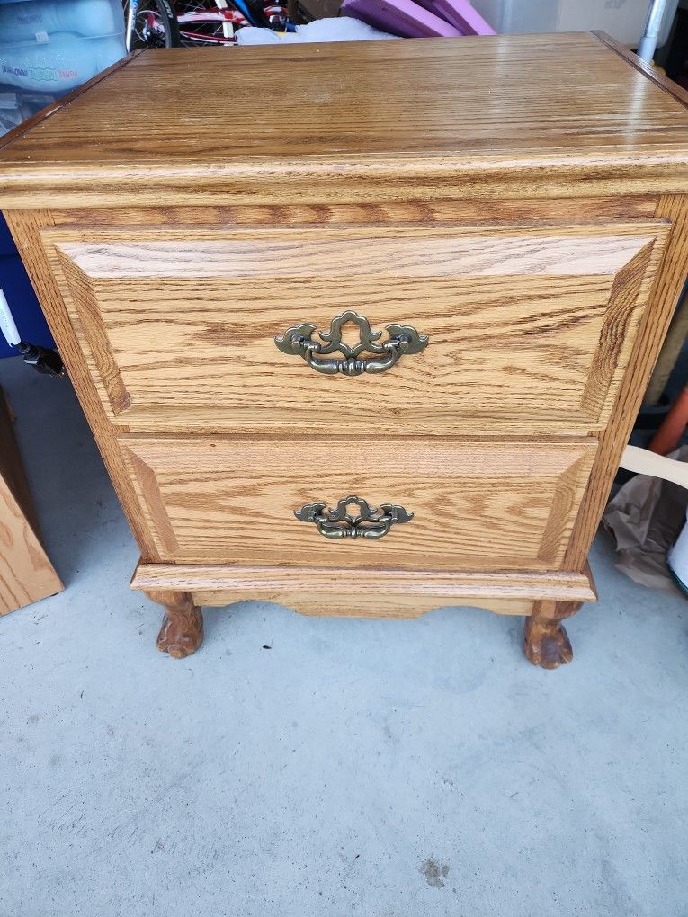 Small Nightstand or End Table w/2 Drawers
