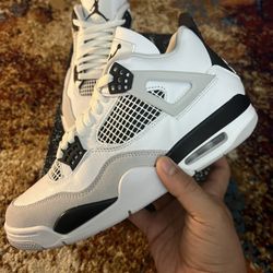 Jordan Retro 4 Military Black 