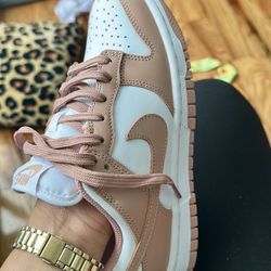 Dunk Low ‘Rose Whisper’ Size: US W 5.5 (US Y 4) Condition: New 