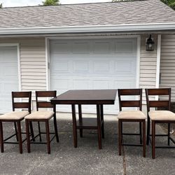 Bar table With 4 Bar stools