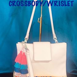 FOSSIL CONVERTIBLE  Crossbody or Wristlet!!!