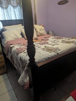 Dark cherry Wood solid Bed Frame and mattress queen