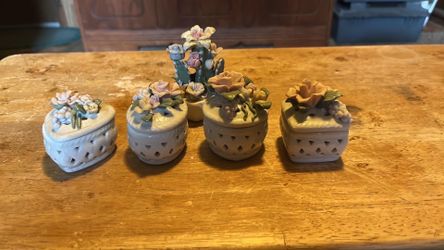 Vintage Floral Ceramic Trinket Boxes – Set of 5