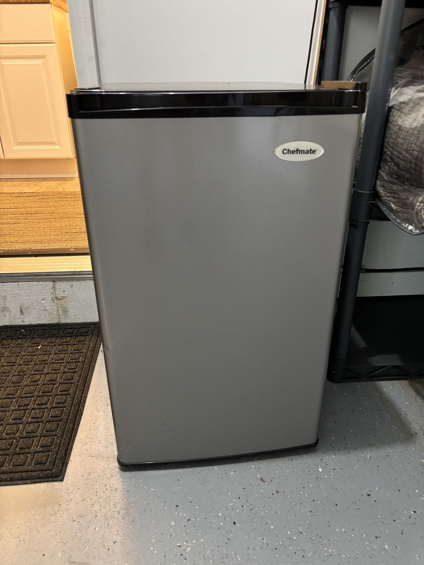 Mini fridge