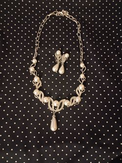 Necklace earring set