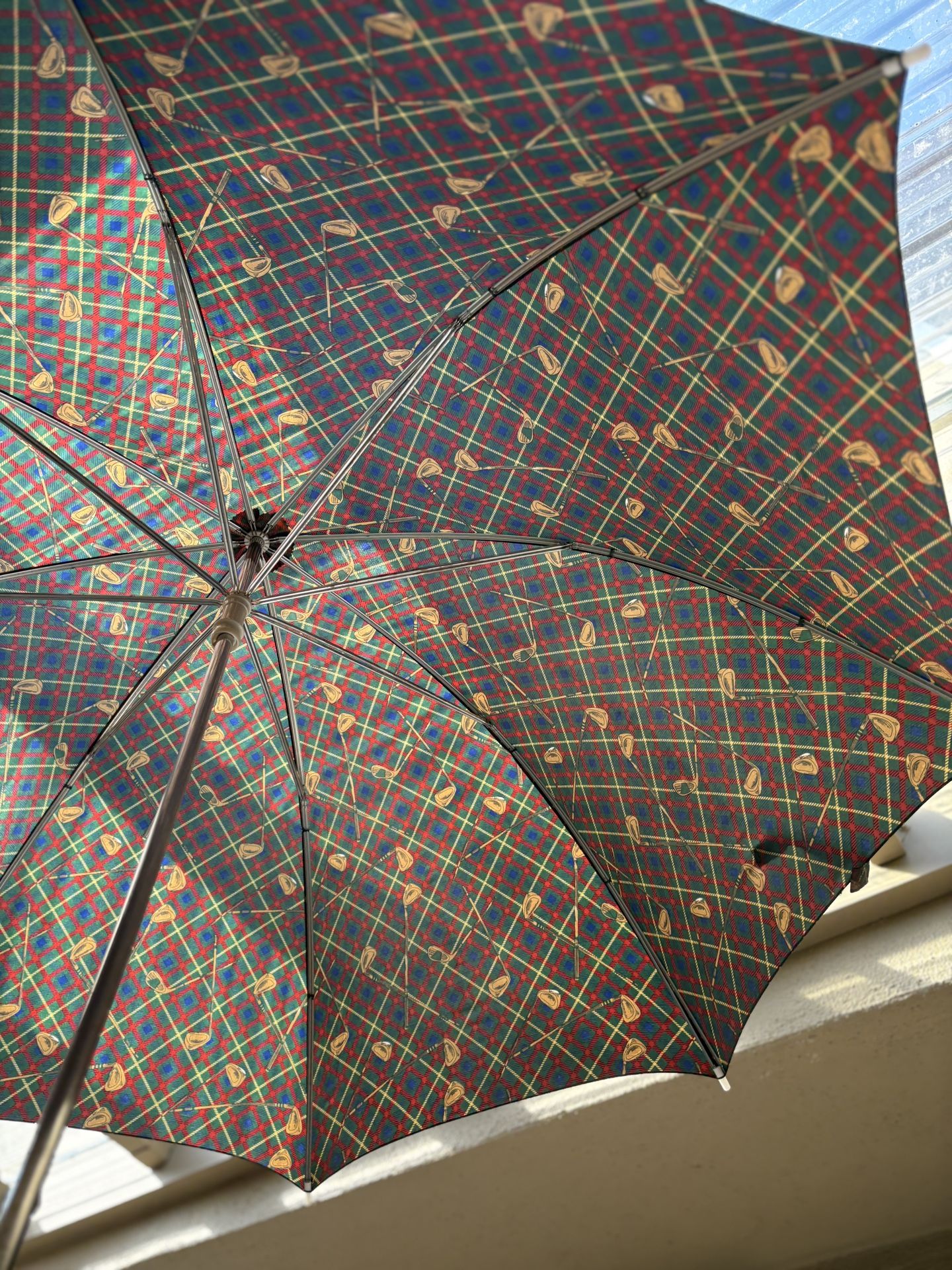 Extra large size Golf umbrella In Excellent condition, never used.