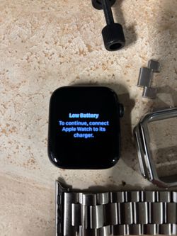 Apple Watch SE 3 44mm • 64.0GB • Midnight Aluminum Case Midnight Sport Band S/M