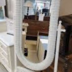 Floor Mirror-Free Standing-Large Oval/White Rattan