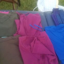 Scrubs Xs Small Couole Med Pairs Over A Dozeni