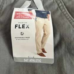 Men’s Pants Size 34x30  Signature Levi Strauss
