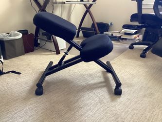 Kneeling chair (black)
