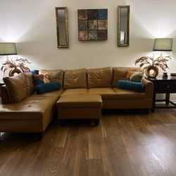 “Complete Living Room Set – $450 (Couch, Lamps, Tables, Mirrors, Wall Art)” 