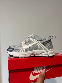 Nike Vomero 5 size 12c