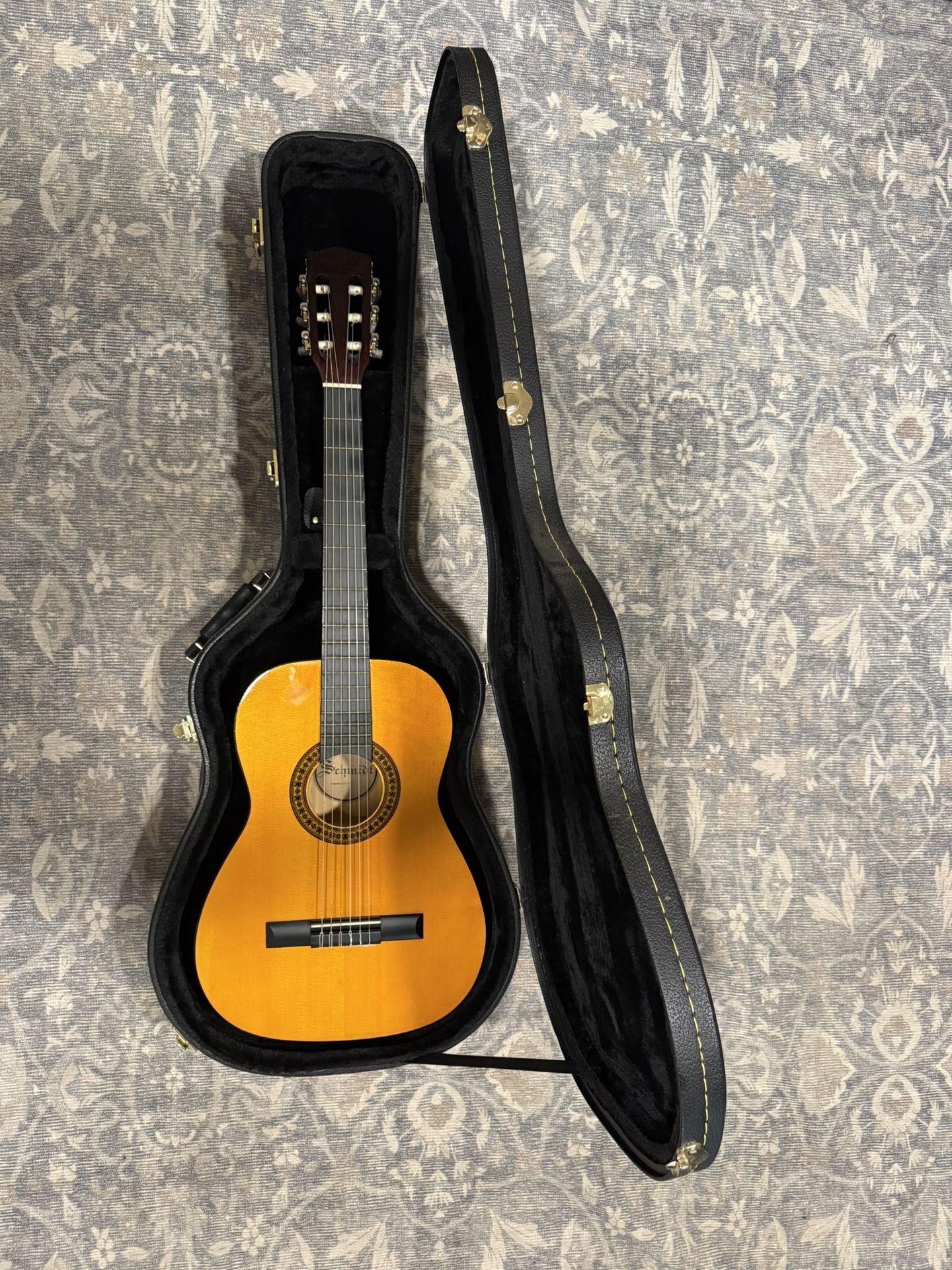 Oscar Schmidt Nylon String Guitar. Case included
