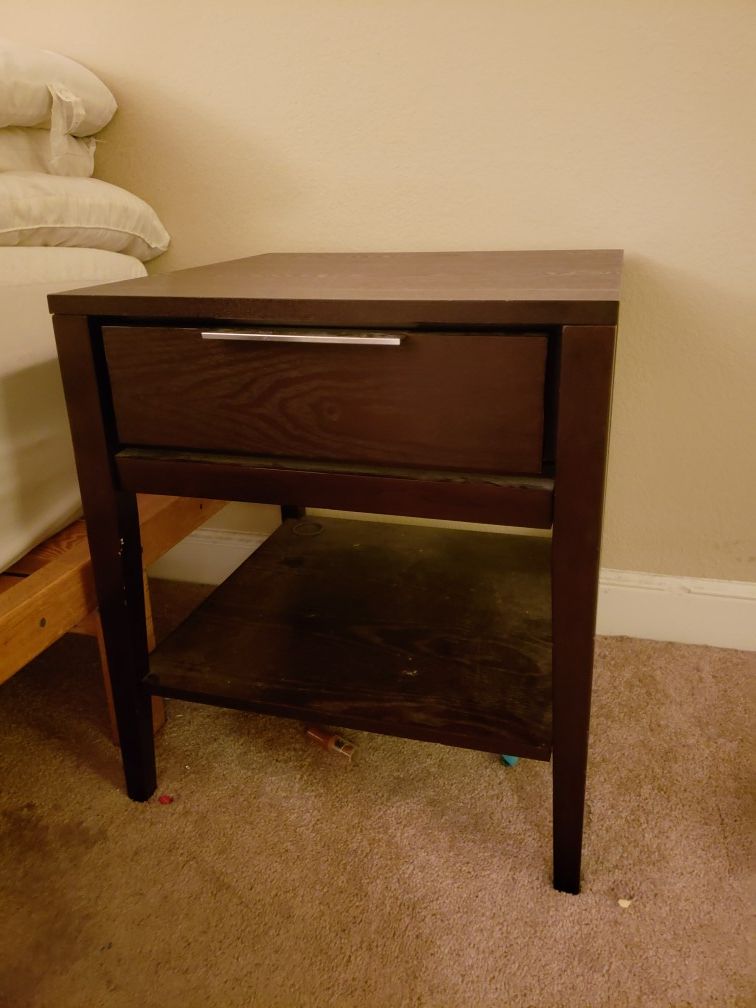 Nightstand set (2)