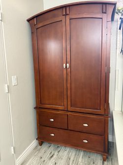 King Size 5 piece wood Bedroom set