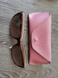 Kate Spade Sunglasses with Case. $30 firm Pickup in Oakdale