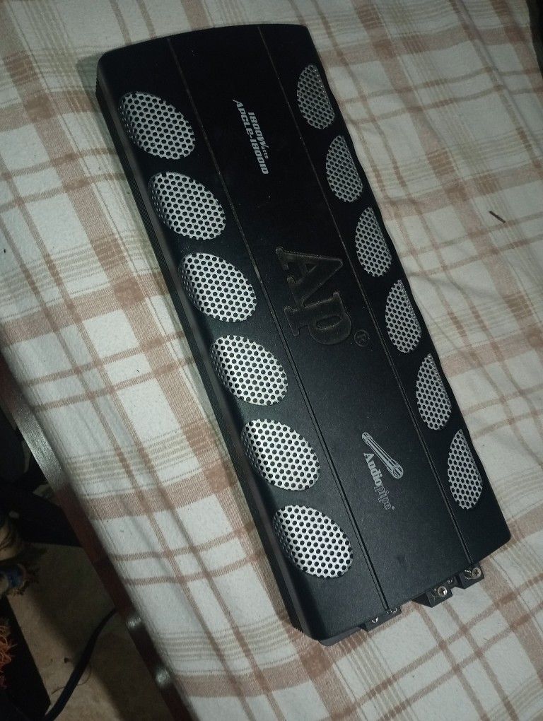 1800W Audiopipe Amplifier