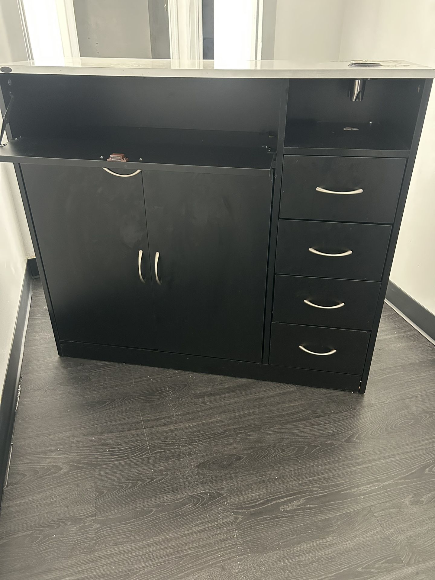 PROFESSIONAL STYLING STATION