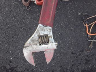 Large adjustable crescent wrench