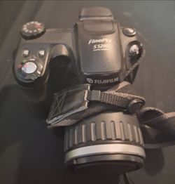 Fujifilm FinePix S5200 Digital Camera