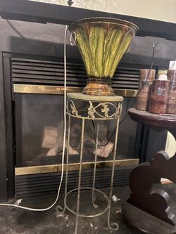 4 vases and a stand