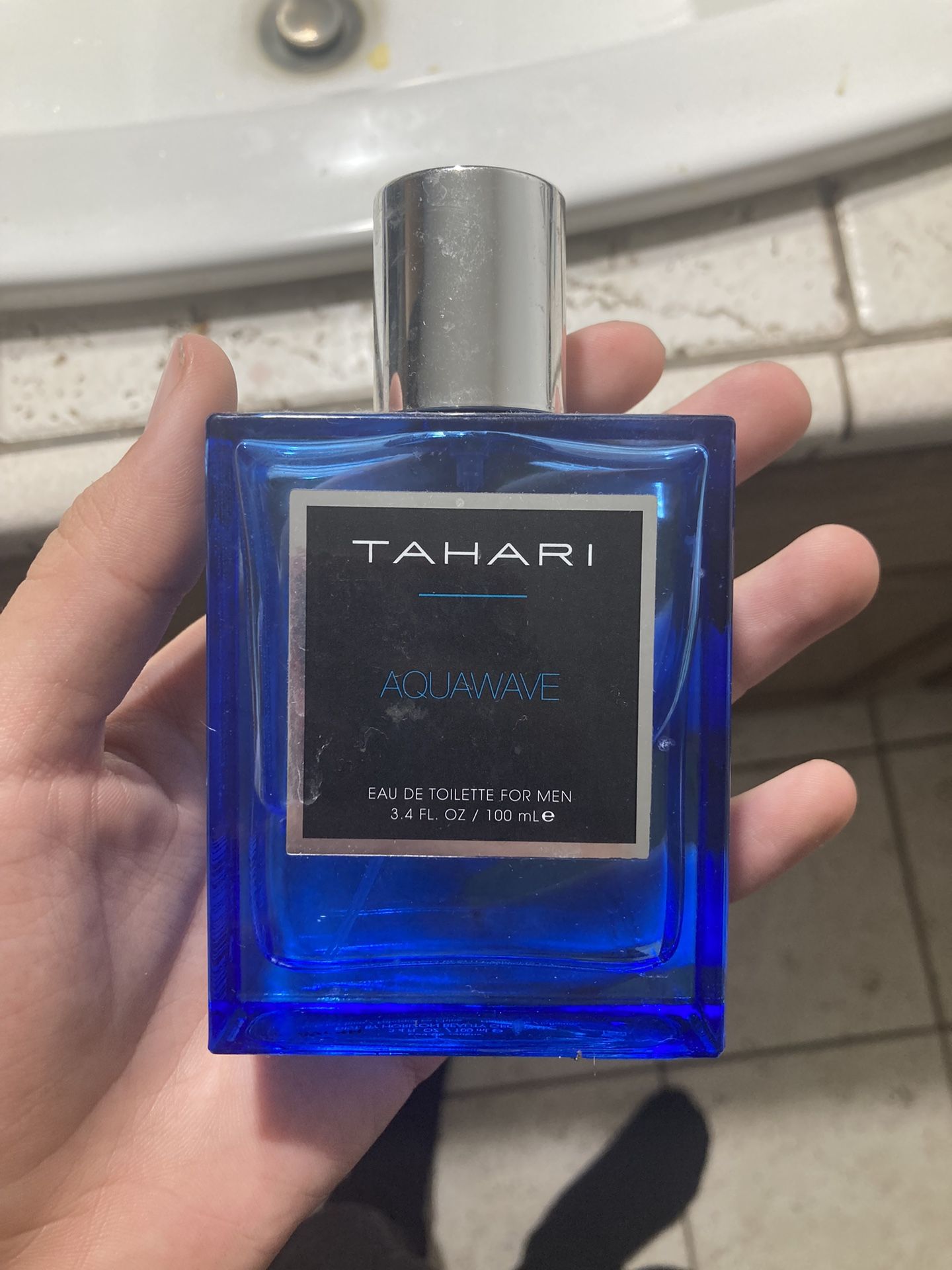 Tahari Colgone