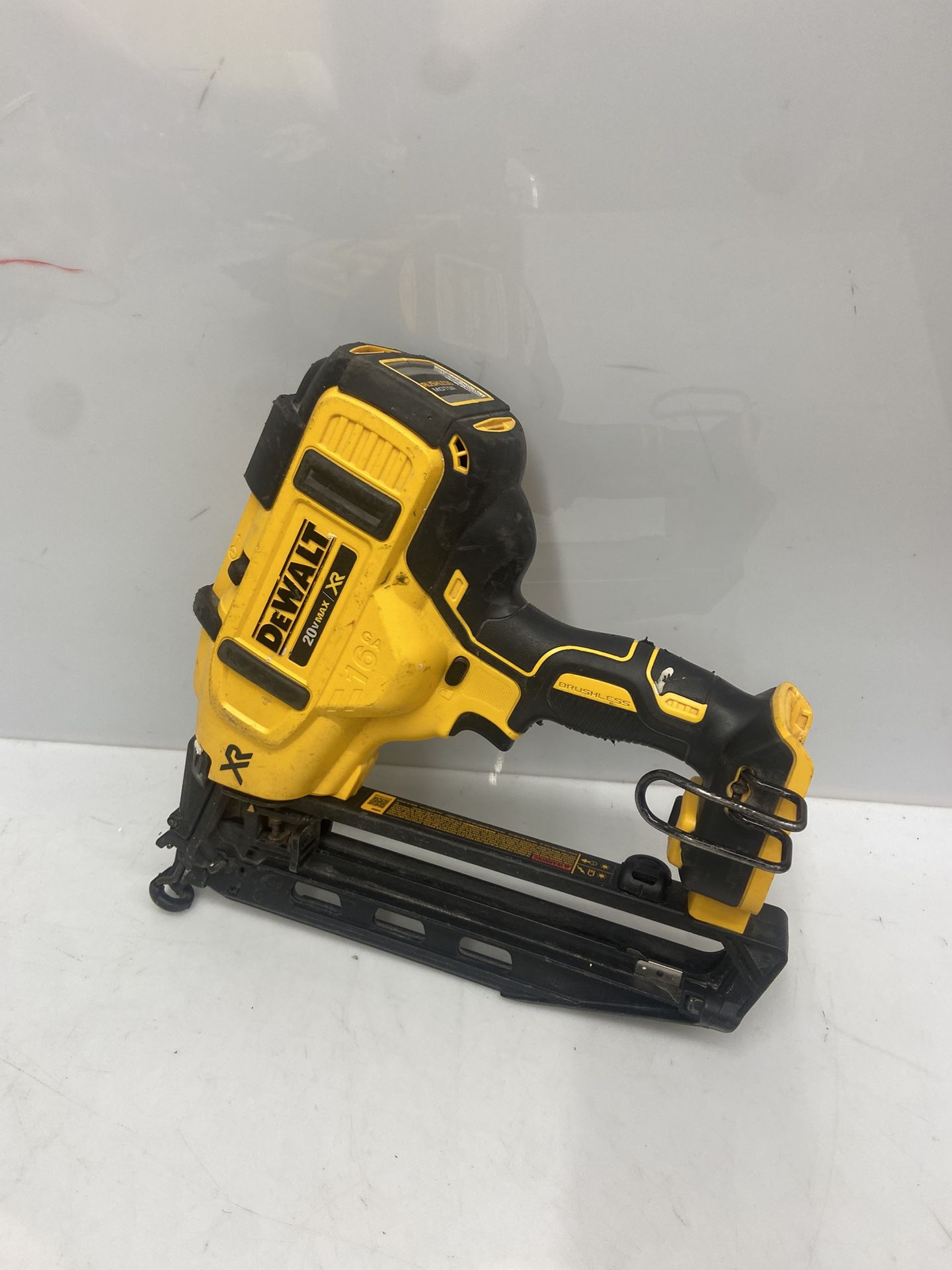 20V MAX XR Lithium-Ion Electric Cordless 16-Gauge Angled Finishing Nailer (Tool Only)