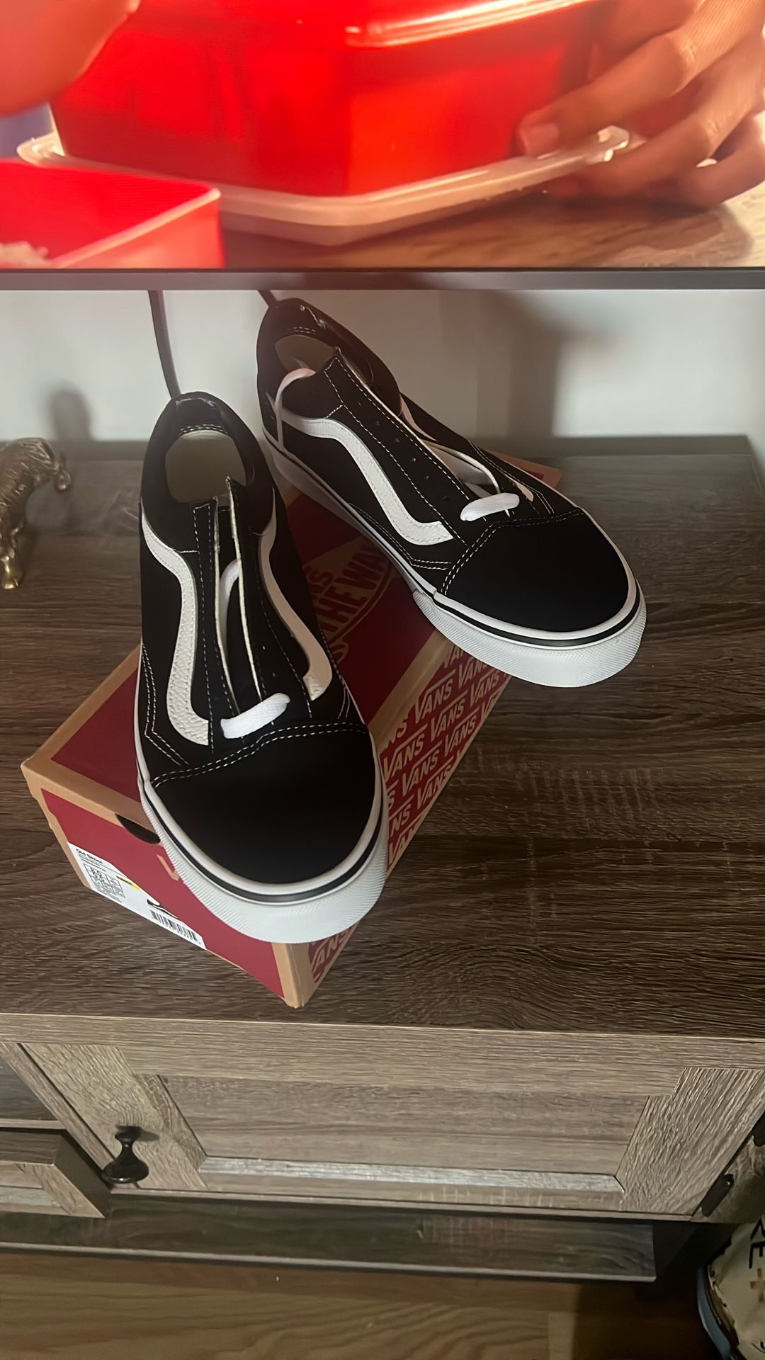 Vans Old Skool Shoes (8 Men, 9.5 Women)