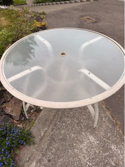 Round Patio Table