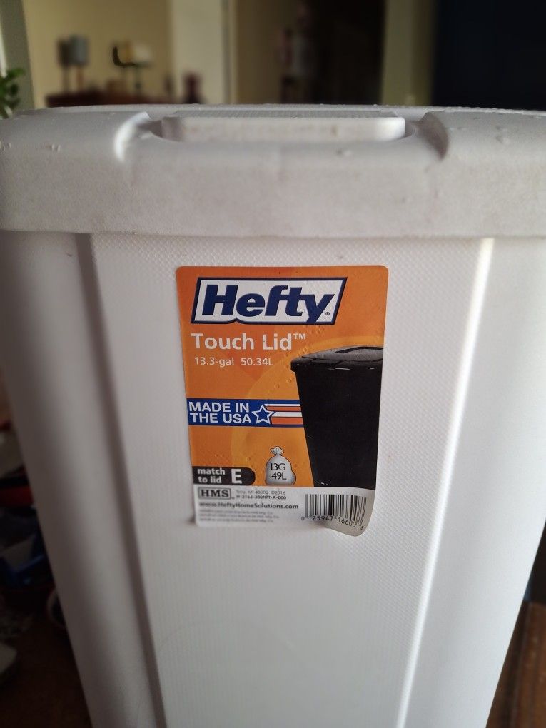 23x18x13 13.3 Gallon Hefty Trash Can