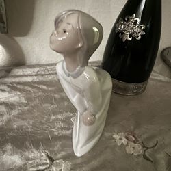 Lladro “kissing Girl” Porcelain figurine
