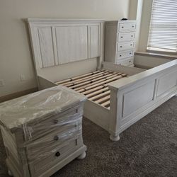 King Size BEDROOM 