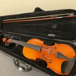Cecilio Mendini MV400 Violin 4/4 in Case - $89