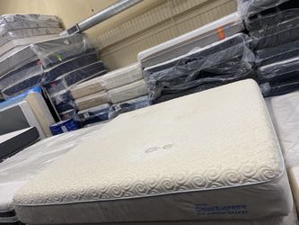King Tempurpidec Mattress Set 