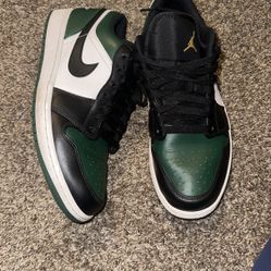 Jordan 1 low green toe