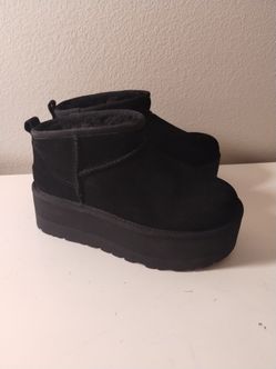 UGG Women's Size 6 Classic Ultra Mini Platform Boots in Black Model 1135092