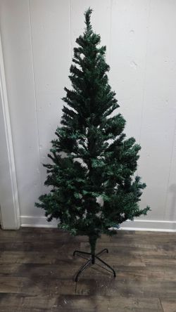 6ft unlit Christmas Tree CM19722