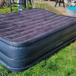 Intex Full Size Air Mattress With Built-in Pump