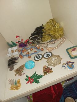 Jewelry 2 for 1 dollars