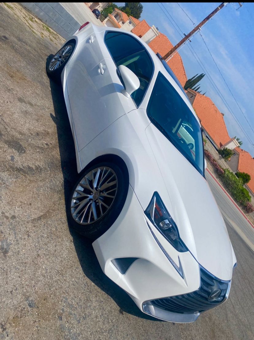 2017 Lexus IS 200t