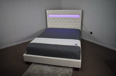 Queen bed whit mattress - Cama Queen con Colchon