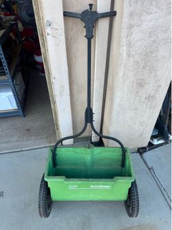 Scotts AccuGreen Broadcast Lawn Spreader