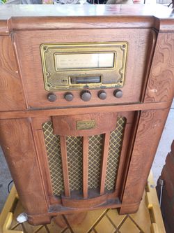 Thomas Vintage Floor Console Radio