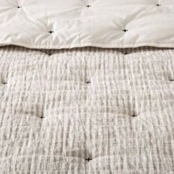 Hearth & Hand queen size quilt