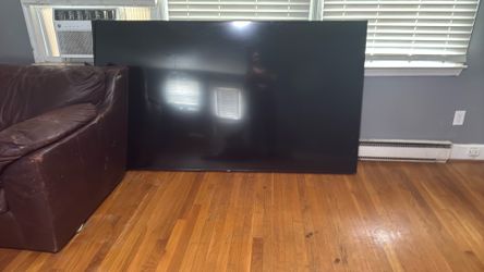 85 “ smart TV with remote Samsung