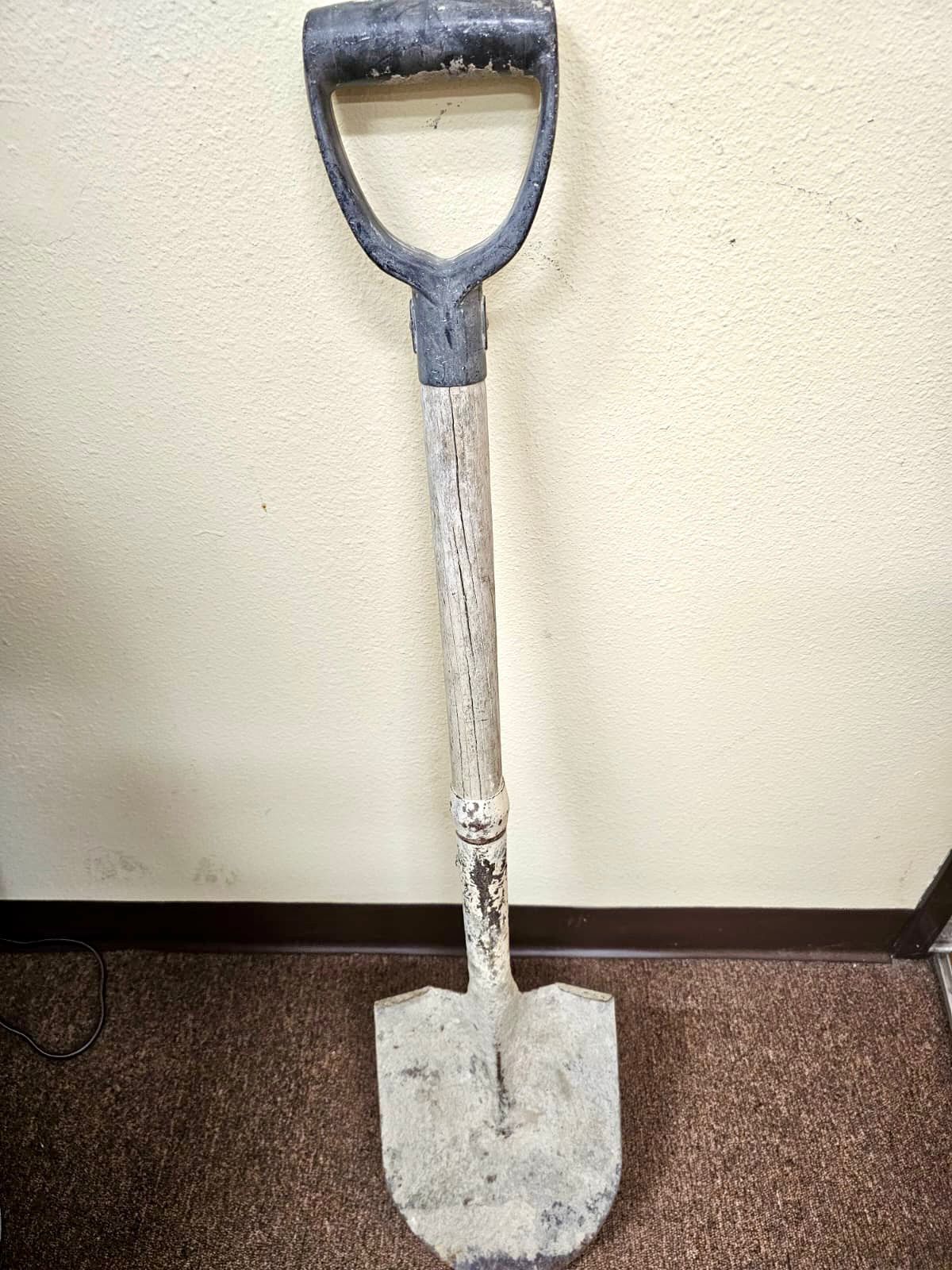 D-Grip Fibreglass Handle Round Digging Shovel 39”