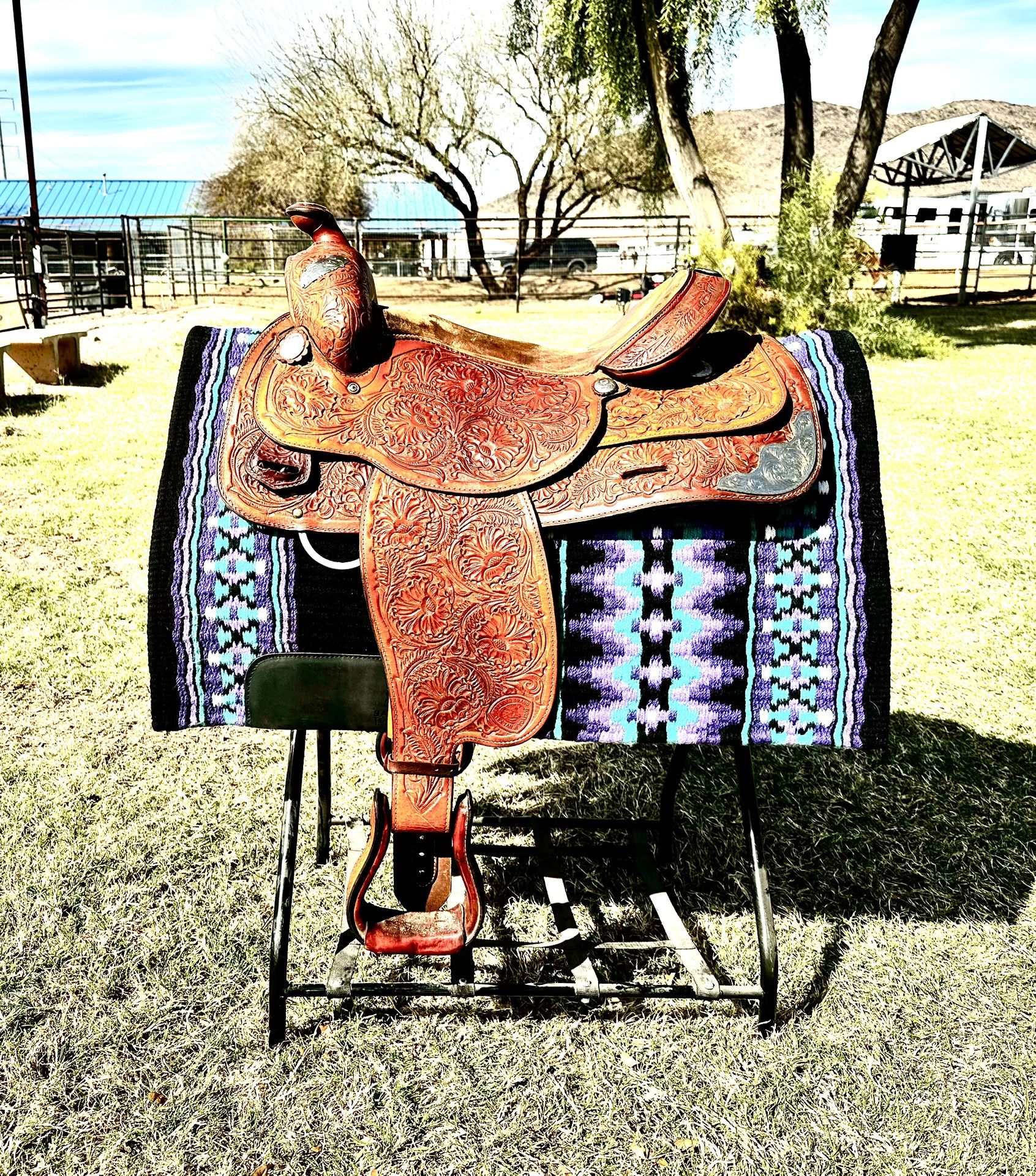 Textan Western saddle