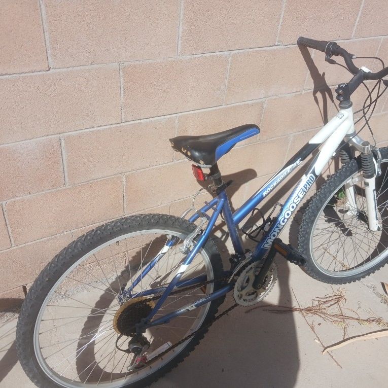 Mongoose Rockadile Sx Women s 26 Bike Bicycle for Sale in Henderson NV OfferUp