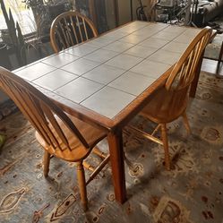 Beautiful Bellingham Furniture Co Ceramic Tile and Solid Oak Kitchen Table w/3 Windsor Chairs
